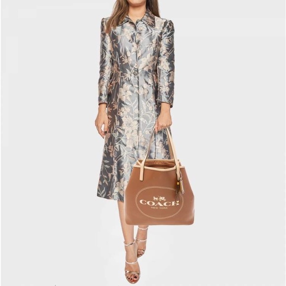 - Coach
Iconic Coach Brown/Beige Leather Shopper Tote - Picture 4 of 9